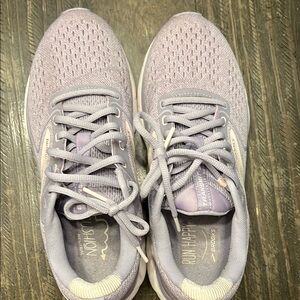 Brooks Purple Sneakers with Breathable Upper and Rounded Toe Box